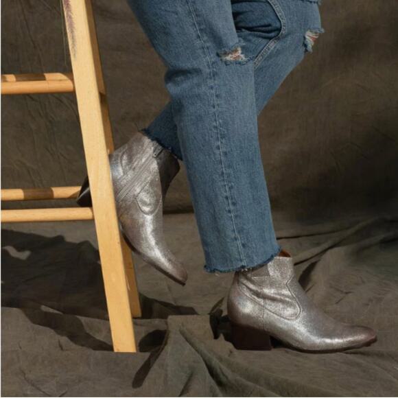 NEW Seychelles Upside Silver Metallic Suede Leather Western Bootie Ankle Boot - Picture 2 of 15